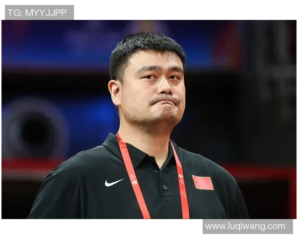 姚明在生日派对上意外打翻蛋糕引发的搞笑瞬间与朋友们的欢乐回忆 姚明在生日派对上意外打翻蛋糕引发的搞笑瞬间与朋友们的欢乐回忆