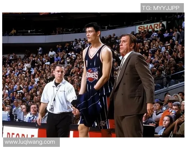 姚明在对阵篮网的比赛中展现出色表现引发球迷热议 姚明在对阵篮网的比赛中展现出色表现引发球迷热议