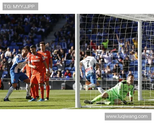 西甲激战波尔图与里昂平局点球大战引发全场热烈反响