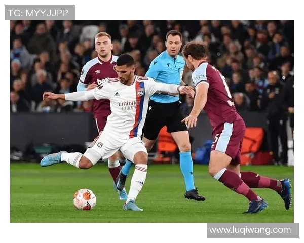 西甲精彩对决那不勒斯大胜里昂红牌事件引发全场热议