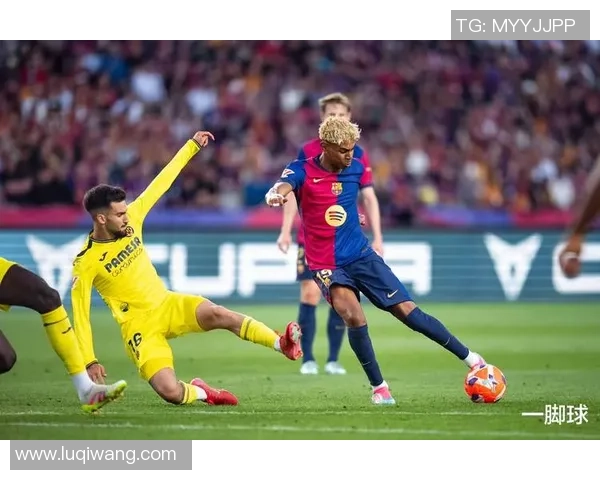 意甲焦点战巴黎圣日耳曼与巴萨战平赛场瞬间引发全场热议 意甲焦点战巴黎圣日耳曼与巴萨战平赛场瞬间引发全场热议