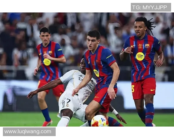 拜仁逆袭皇马3-0胜利背后的战术解析与精彩瞬间回顾 拜仁逆袭皇马3-0胜利背后的战术解析与精彩瞬间回顾