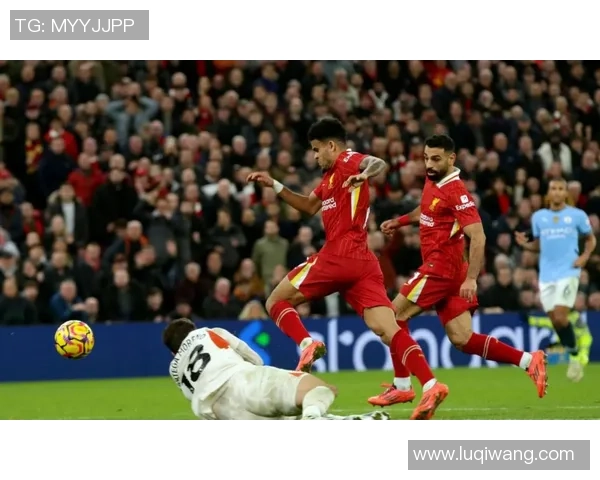 意甲惊现逆转大战曼联3-2战胜曼城引发争议判罚热议 意甲惊现逆转大战曼联3-2战胜曼城引发争议判罚热议