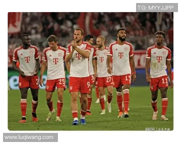 世界杯焦点战拜仁逆转曼联争议判罚引发全场热议